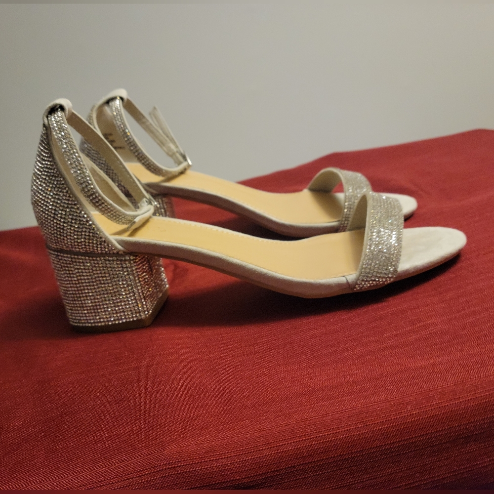 Noura Heeled Sandle - Size 8.5